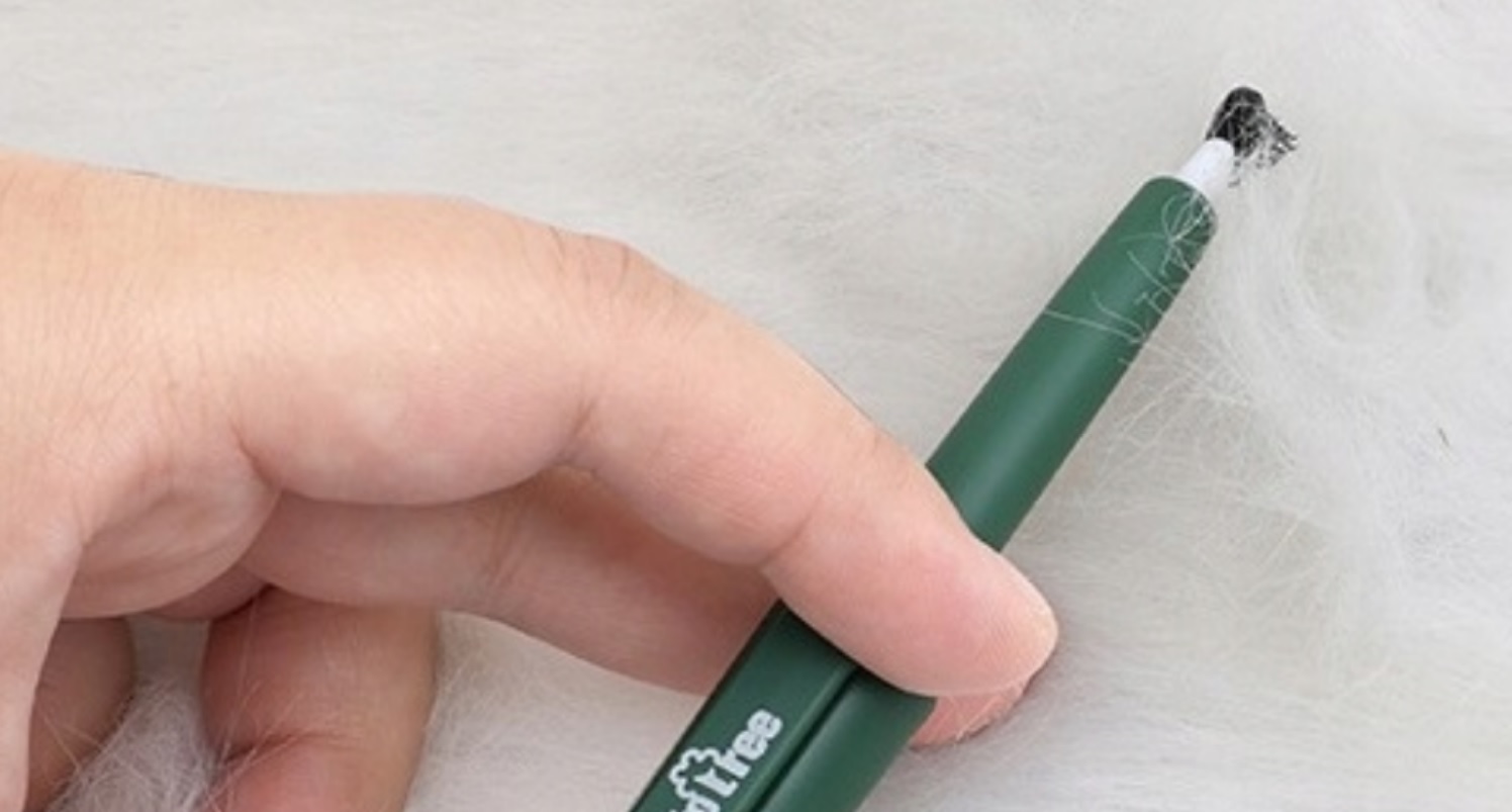 Kvalitný praktický odstraňovač kliešťov